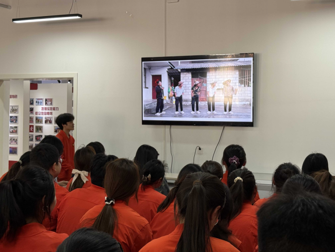 学院资讯 | 财经商贸学院成功举办第一期“寻光·阅见”系列读书分享会 第 7 张
